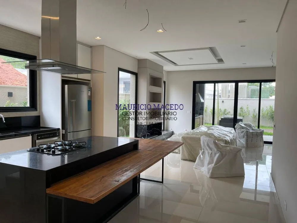 Casa, 3 quartos, 235 m² - Foto 1