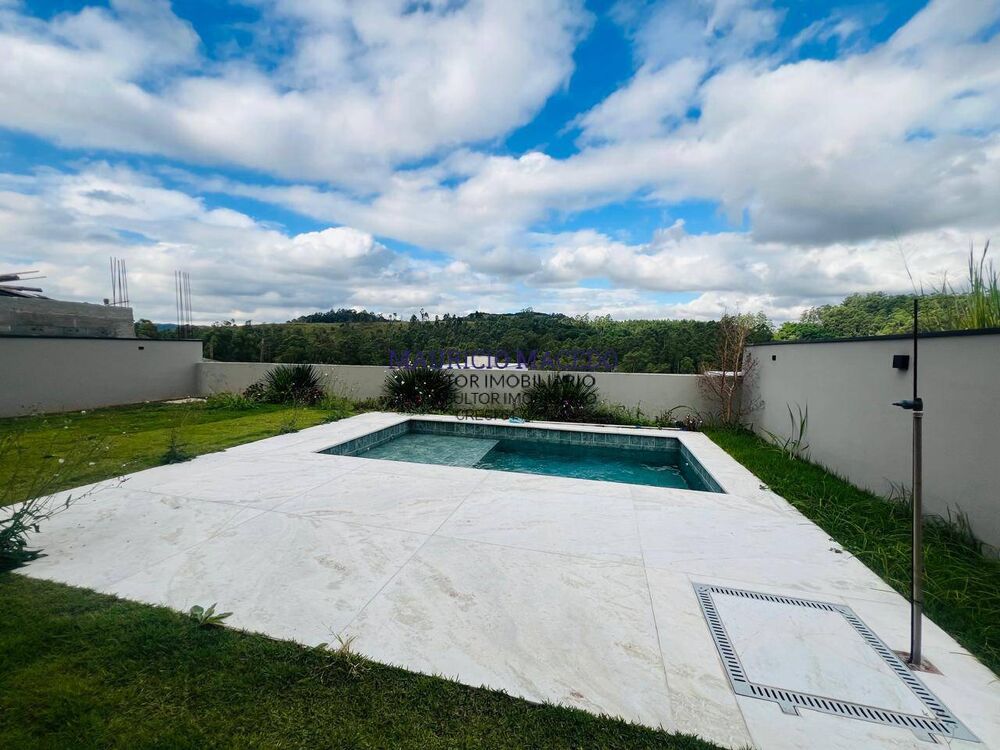 Casa para alugar com 4 quartos, 429m² - Foto 1