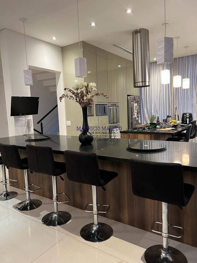 Casa para alugar com 4 quartos, 450m² - Foto 10