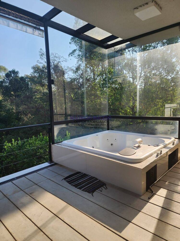 Casa para alugar com 4 quartos, 450m² - Foto 1