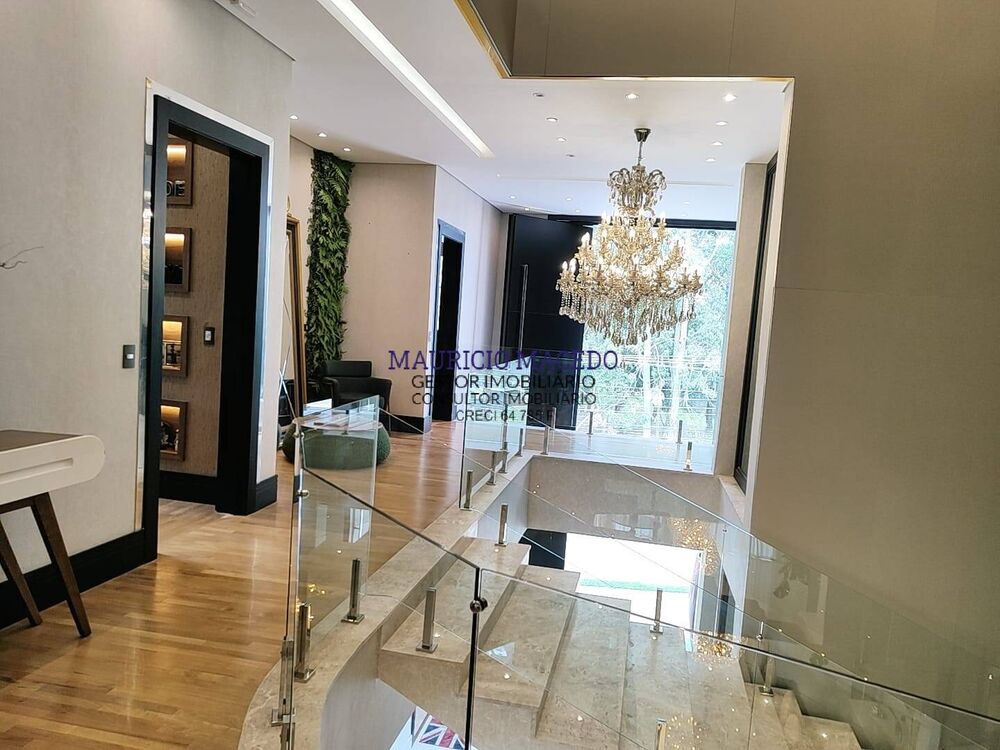 Casa à venda com 11 quartos, 1600m² - Foto 1