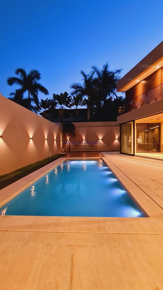 Casa à venda com 4 quartos, 900m² - Foto 1