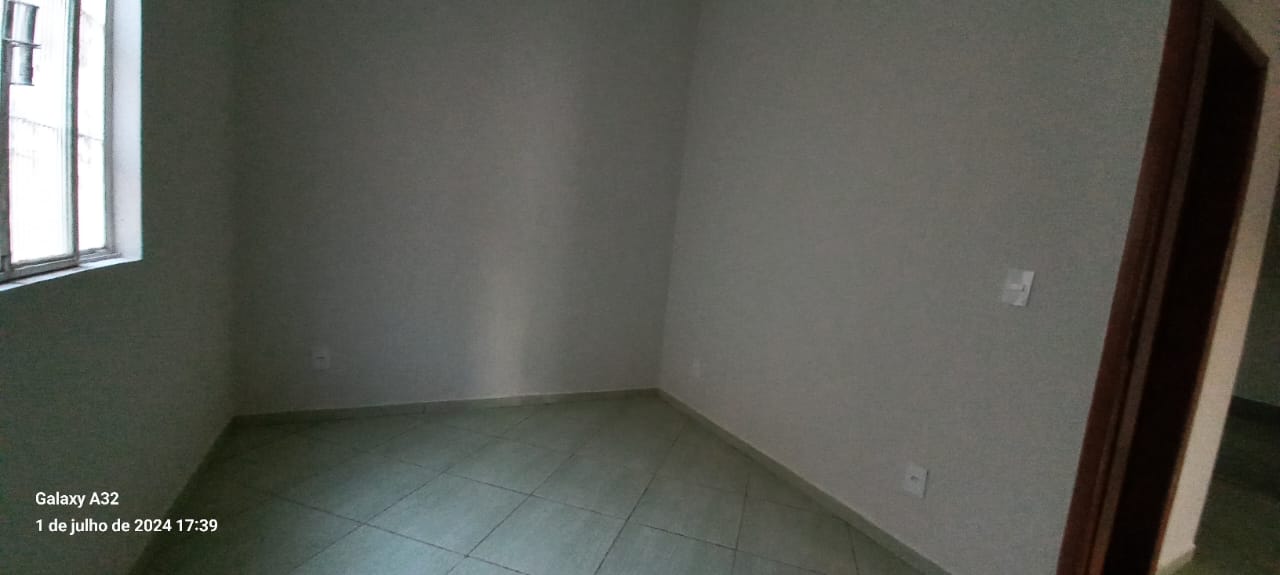 Casa à venda com 4 quartos, 138m² - Foto 4