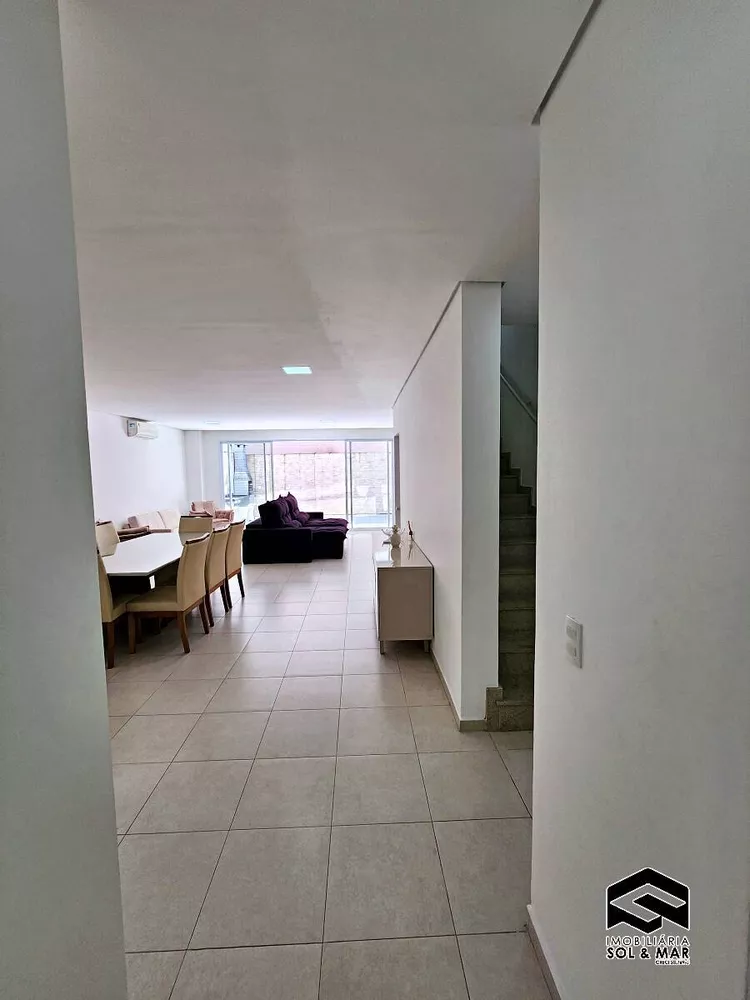 Casa à venda com 4 quartos, 250m² - Foto 2