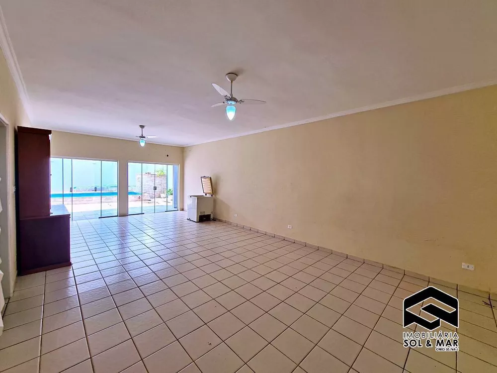 Casa à venda com 3 quartos, 200m² - Foto 1