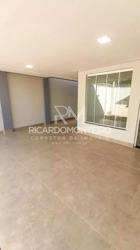 Casa à venda com 3 quartos, 196m² - Foto 2