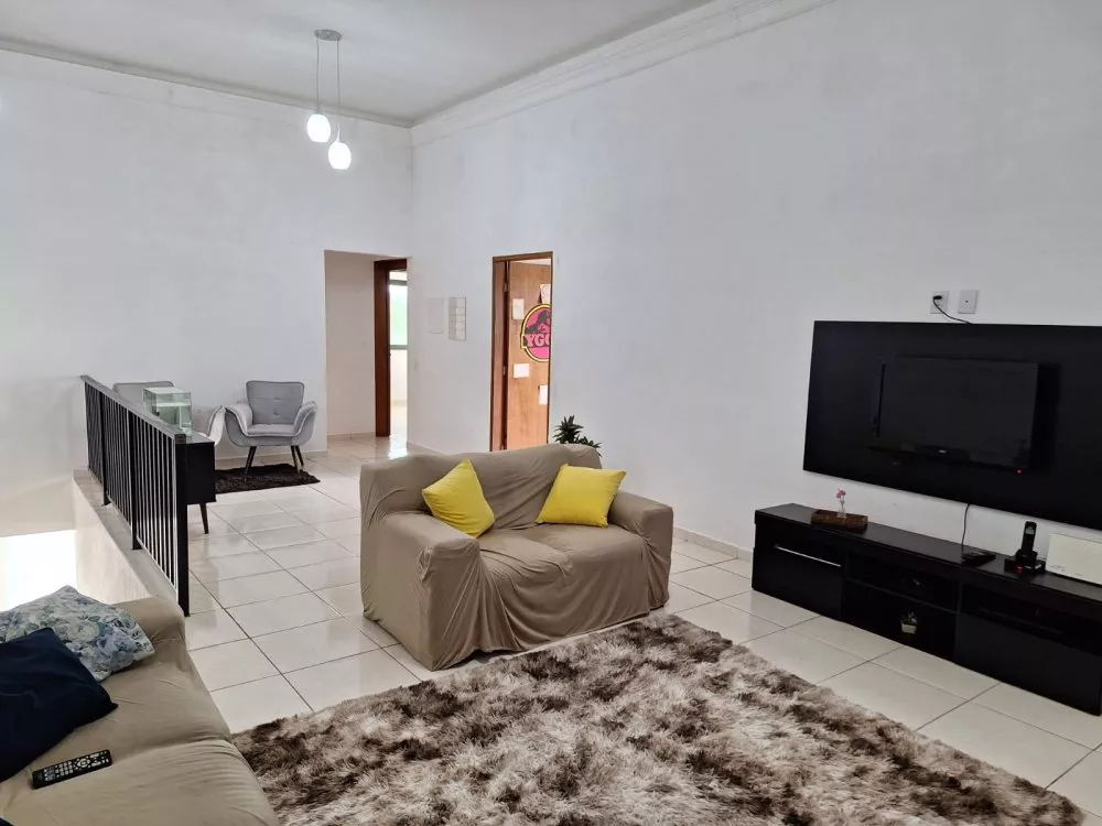 Casa à venda com 3 quartos, 193m² - Foto 1