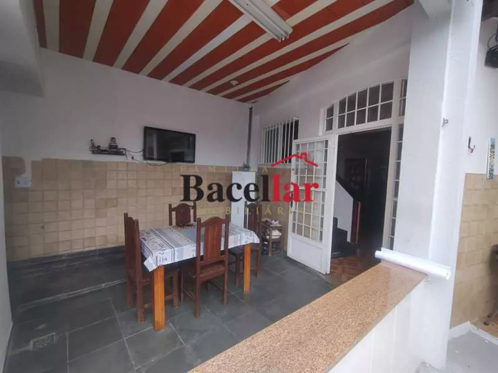 Casa, 3 quartos, 240 m² - Foto 1