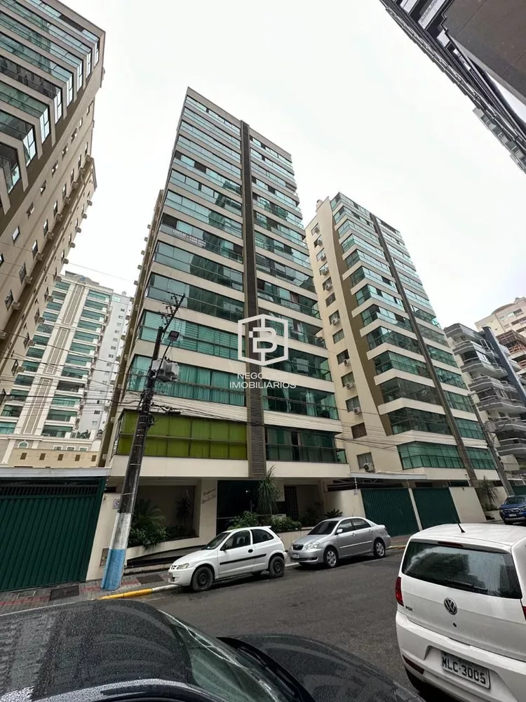 Apartamento à venda com 3 quartos, 135m² - Foto 2