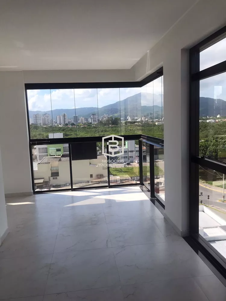 Apartamento à venda com 3 quartos, 101m² - Foto 1