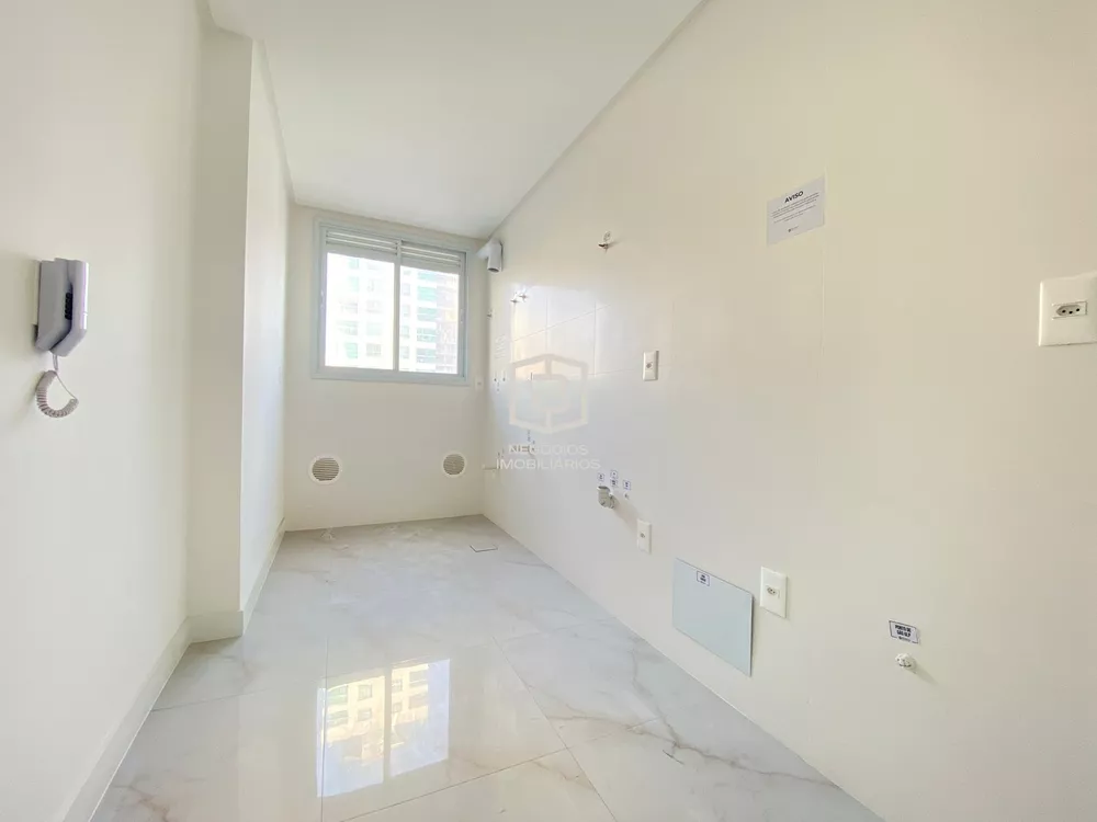 Apartamento à venda com 2 quartos, 70m² - Foto 4