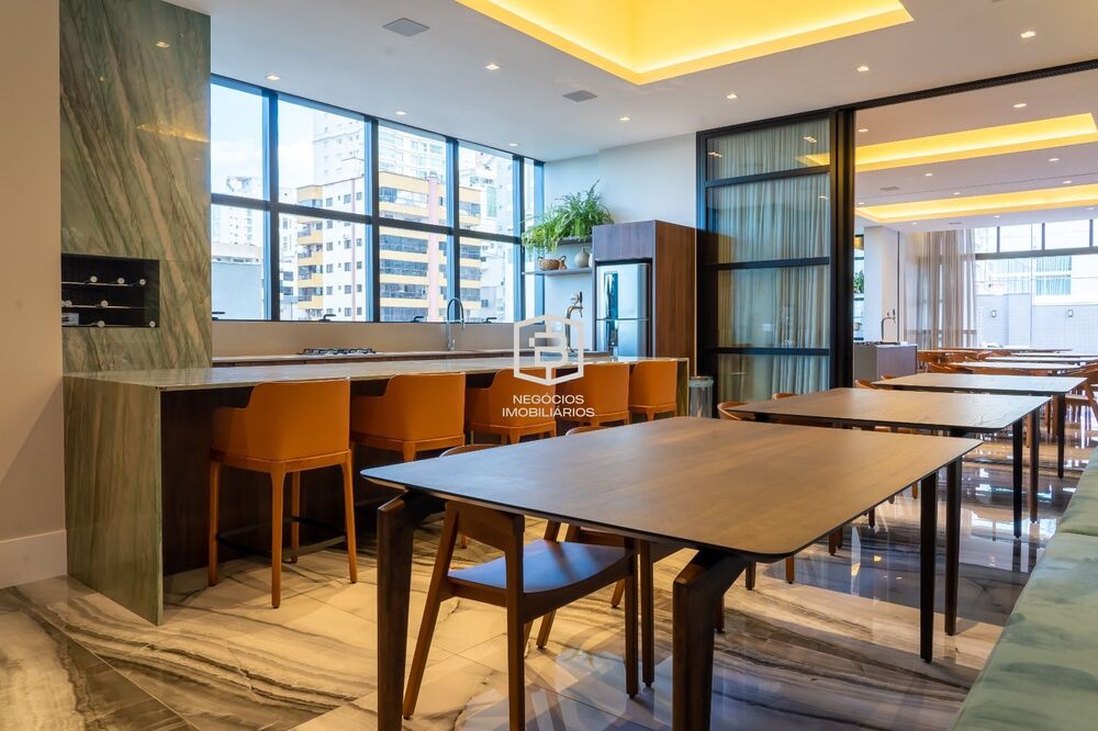 Apartamento à venda com 4 quartos, 198m² - Foto 7