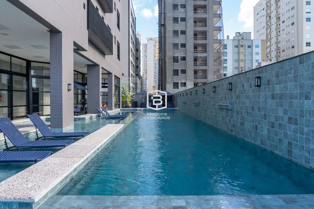 Apartamento à venda com 4 quartos, 198m² - Foto 1