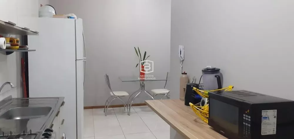 Apartamento à venda com 2 quartos, 60m² - Foto 2