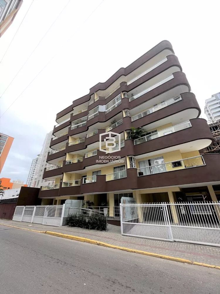 Apartamento à venda com 3 quartos, 121m² - Foto 2