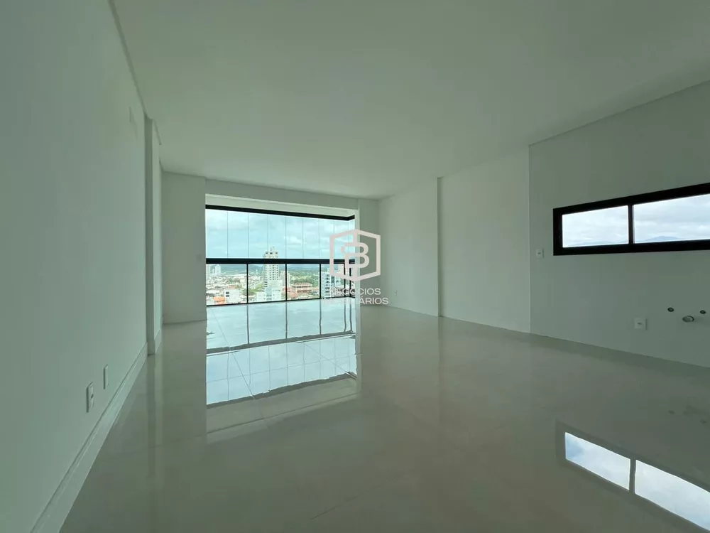 Apartamento à venda com 3 quartos, 111m² - Foto 1