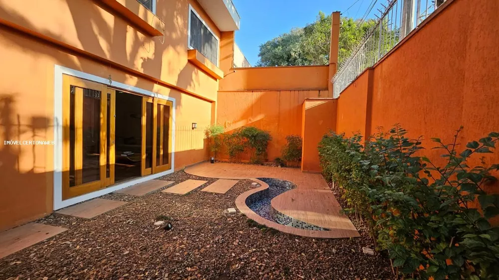 Casa à venda com 5 quartos, 267m² - Foto 1