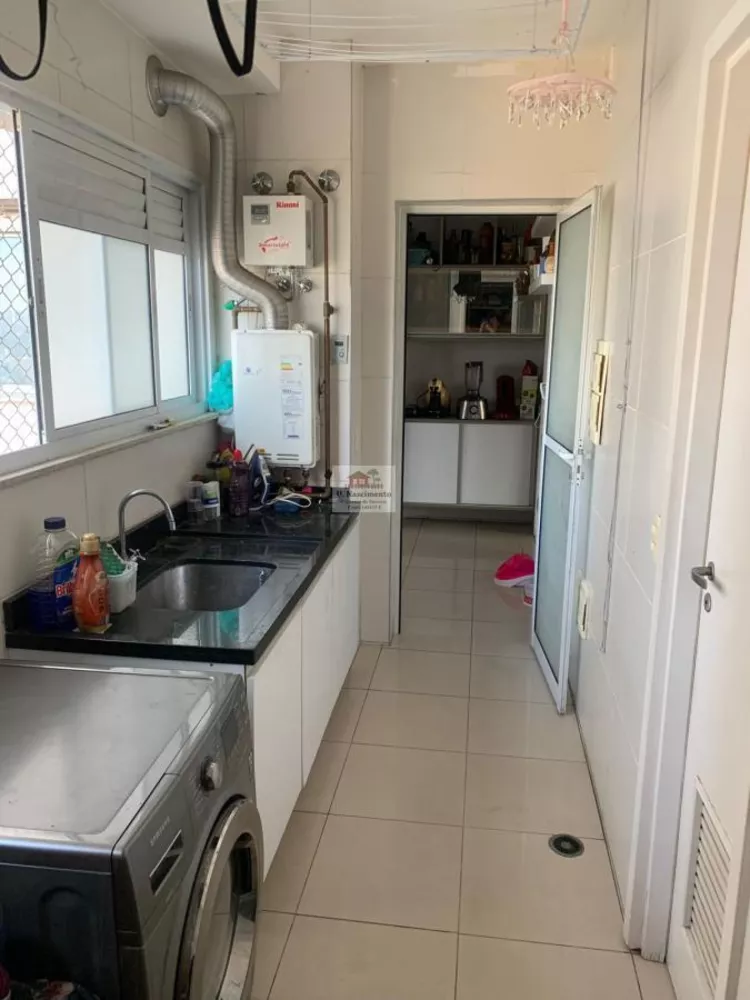 Apartamento à venda com 3 quartos, 156m² - Foto 2