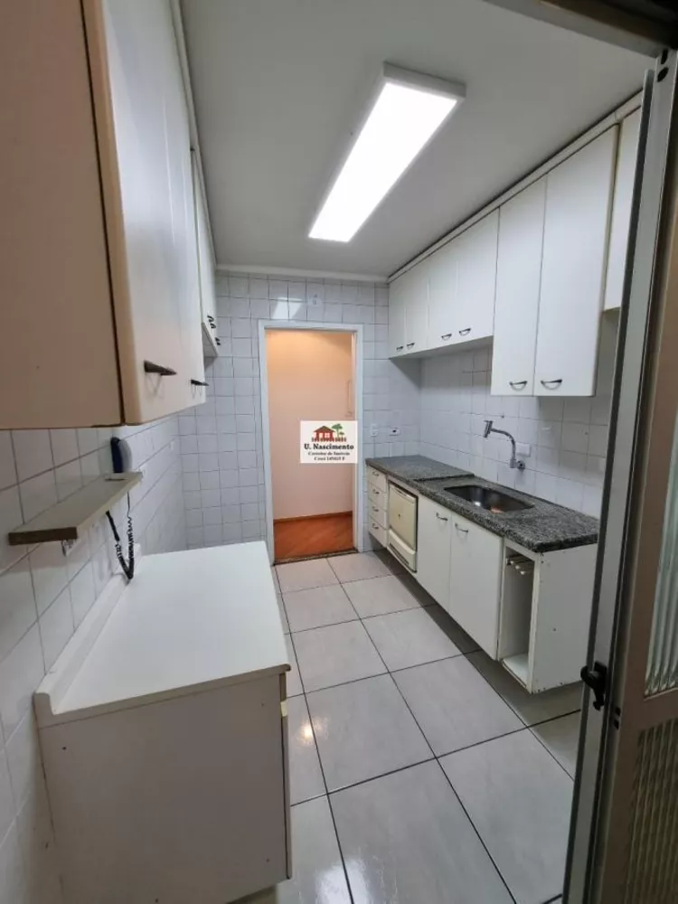 Apartamento à venda com 3 quartos, 70m² - Foto 2