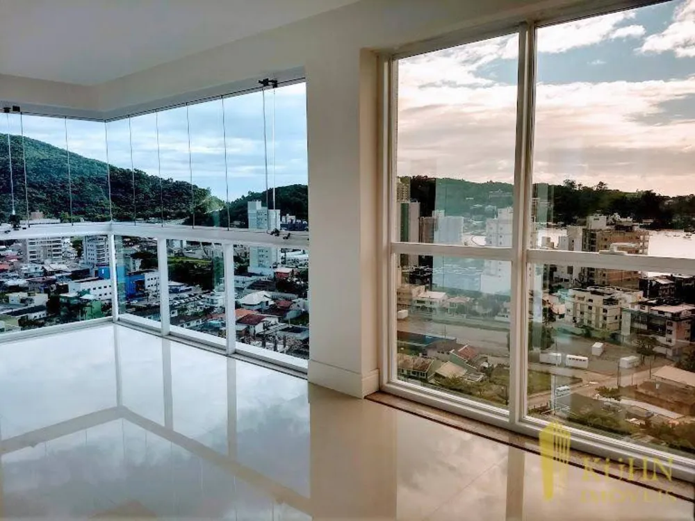 Apartamento, 3 quartos, 140 m² - Foto 1