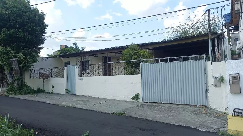 Casa à venda com 4 quartos, 200m² - Foto 2