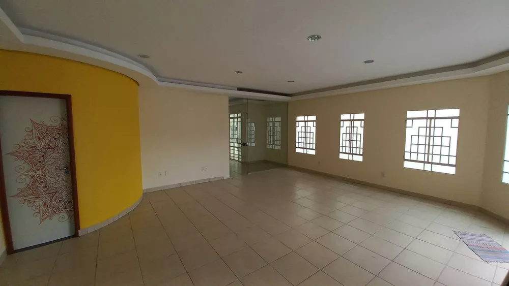 Casa à venda com 4 quartos, 286m² - Foto 4