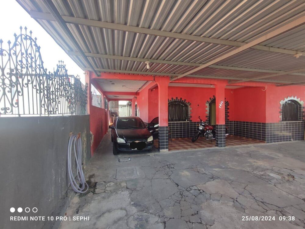 Casa à venda com 7 quartos, 300m² - Foto 2
