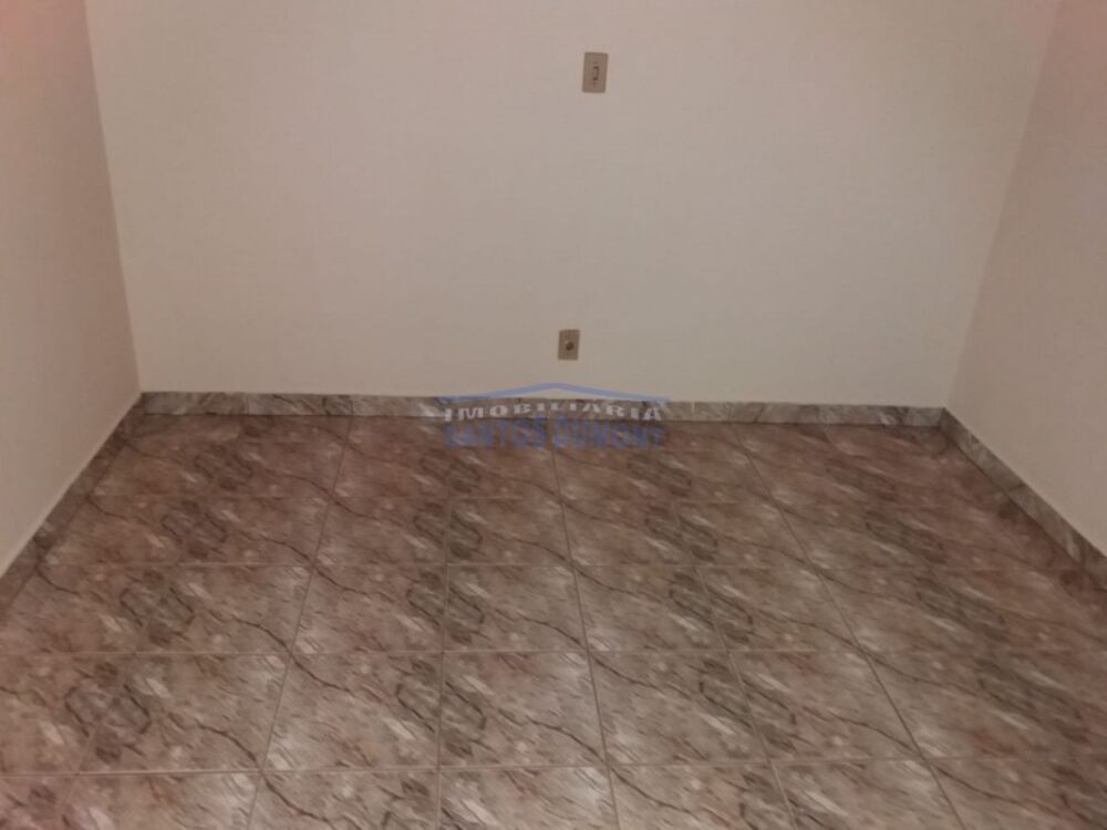 Casa à venda com 3 quartos, 210m² - Foto 2