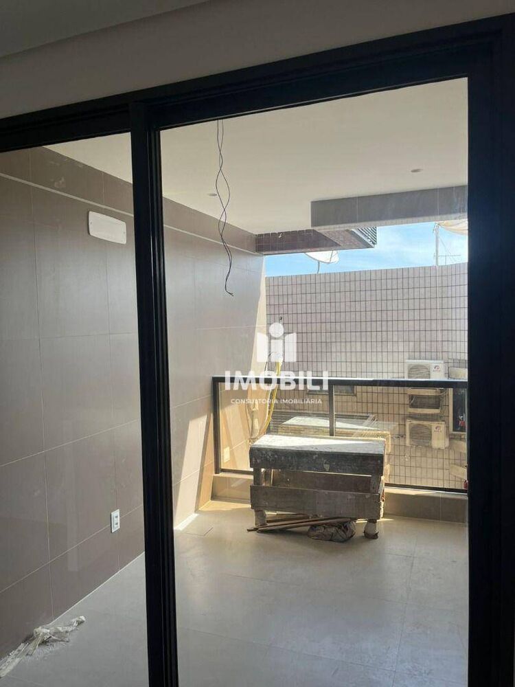 Apartamento à venda com 2 quartos, 70m² - Foto 2