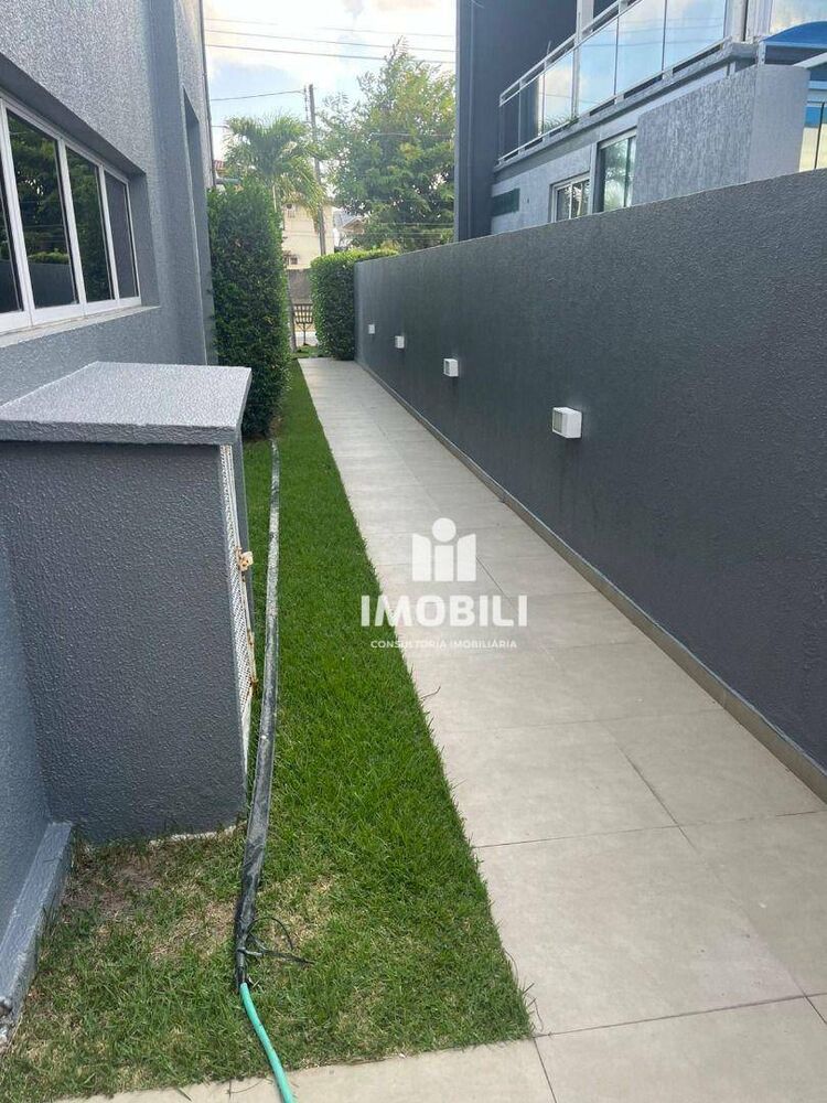 Casa de Condomínio à venda com 4 quartos, 249m² - Foto 2