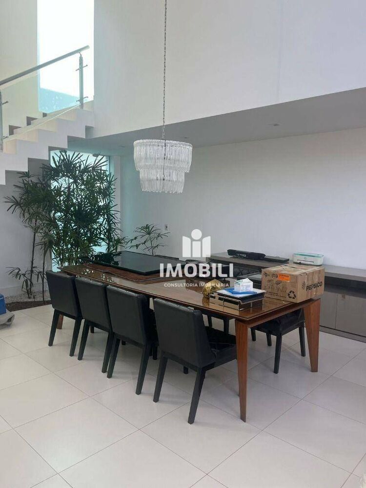 Casa de Condomínio à venda com 4 quartos, 249m² - Foto 1