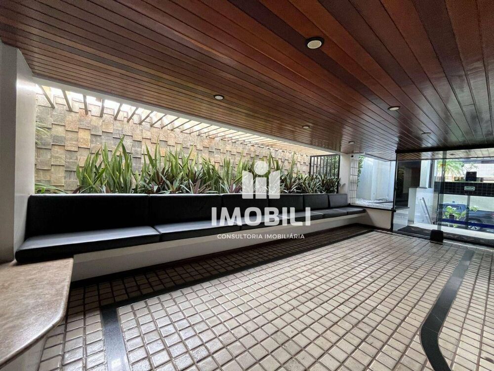 Apartamento à venda com 3 quartos, 137m² - Foto 2