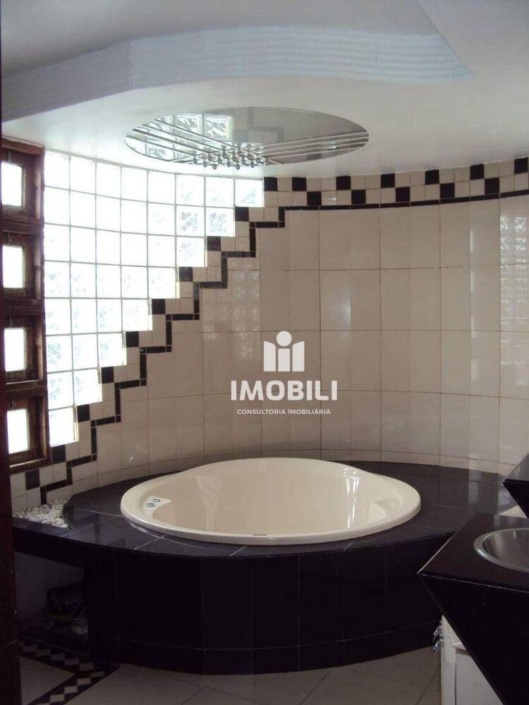 Casa à venda com 4 quartos, 357m² - Foto 2