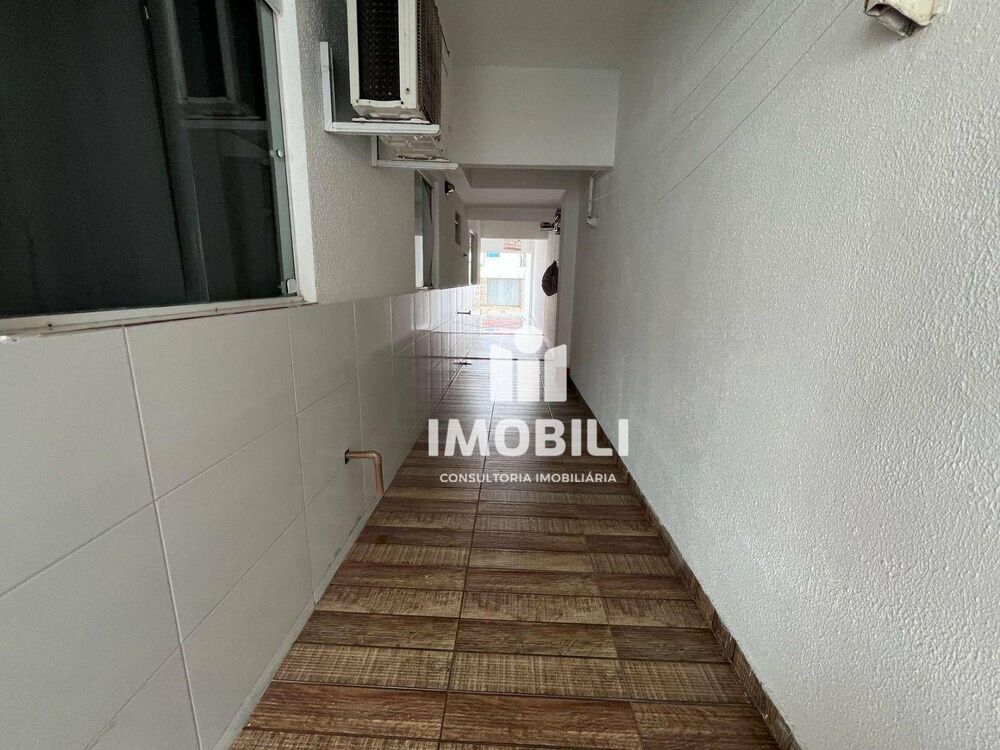 Casa à venda com 9 quartos, 326m² - Foto 8