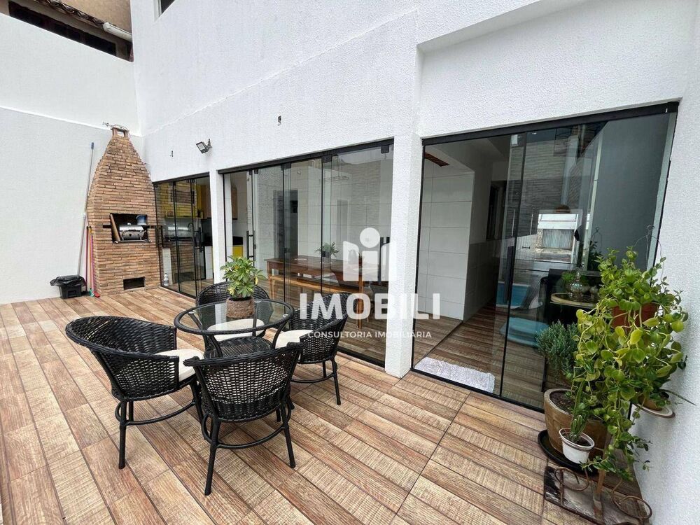 Casa à venda com 9 quartos, 326m² - Foto 6