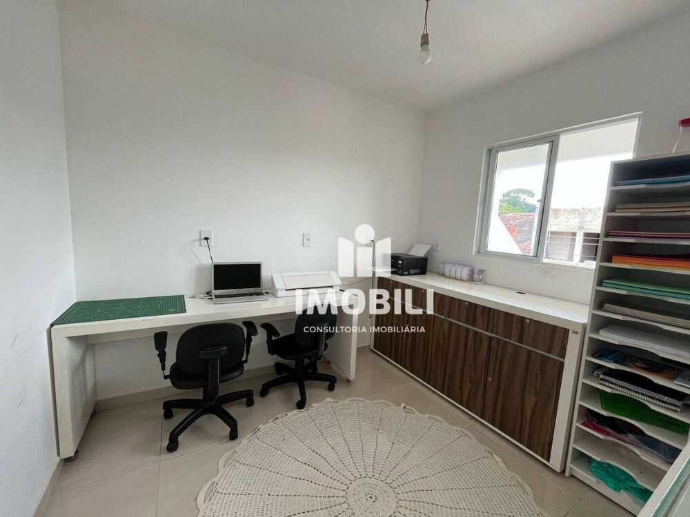 Casa à venda com 9 quartos, 326m² - Foto 4