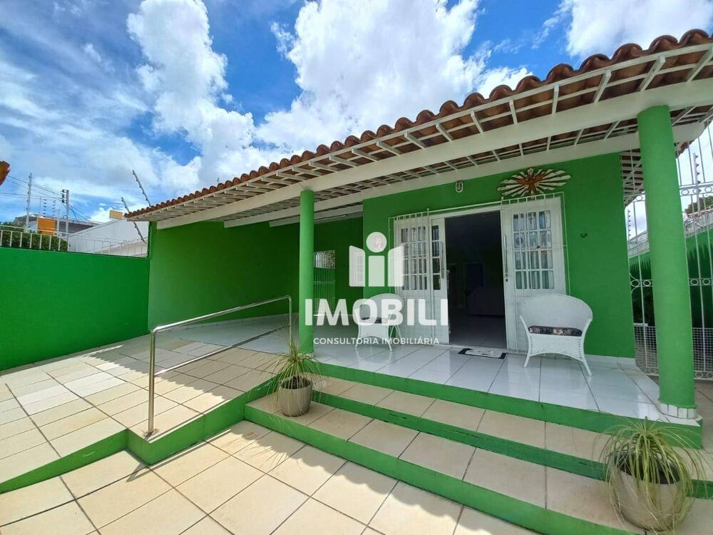 Casa à venda com 3 quartos, 198m² - Foto 1