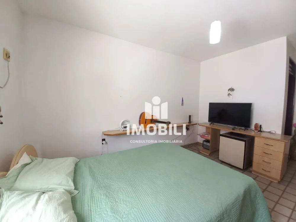 Casa, 3 quartos, 216 m² - Foto 1