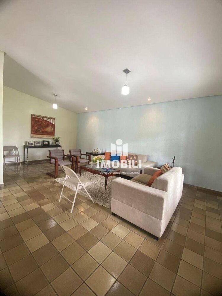 Casa à venda com 3 quartos, 256m² - Foto 4