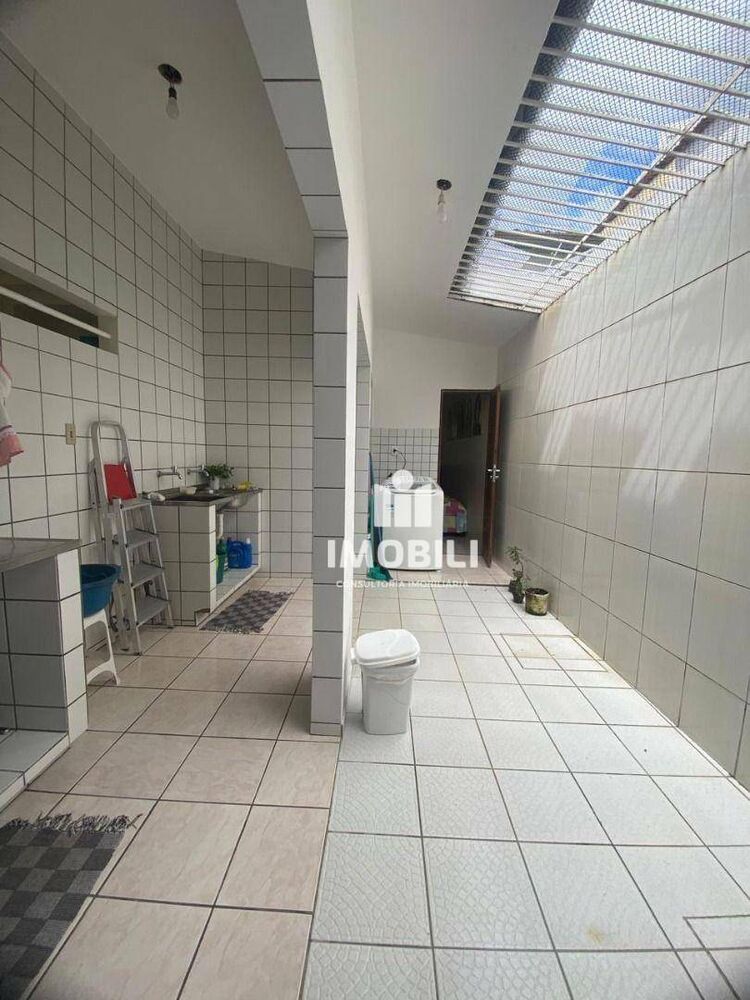Casa à venda com 3 quartos, 256m² - Foto 8
