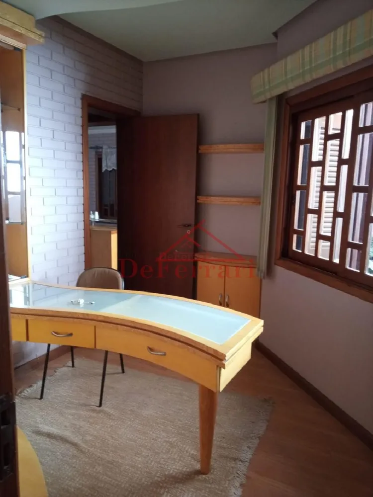 Casa, 5 quartos, 1680 m² - Foto 1