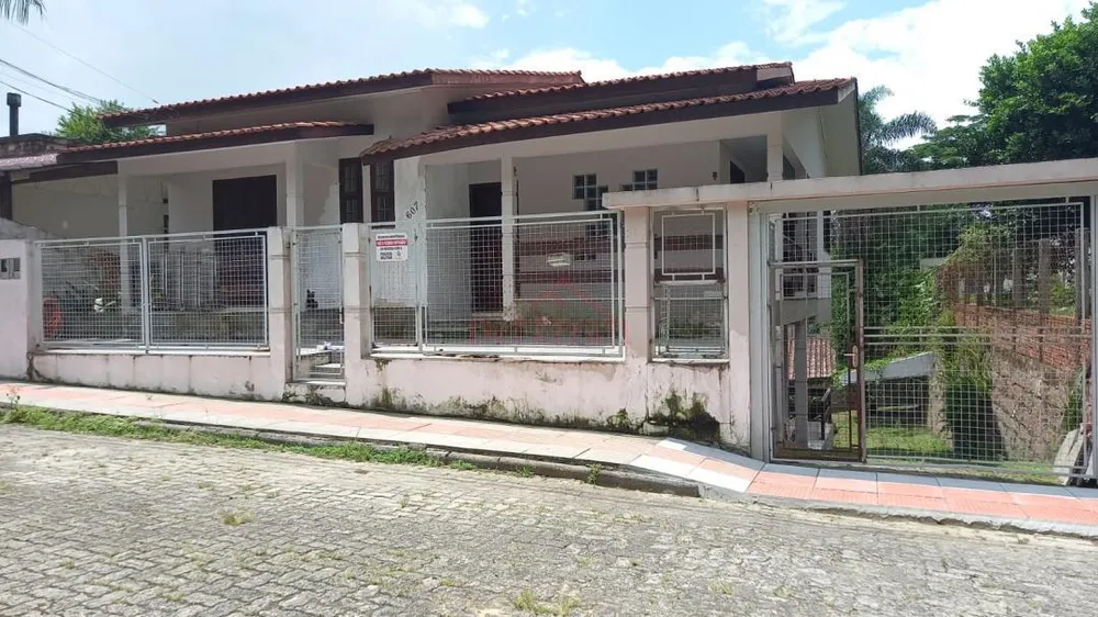 Casa, 8 quartos, 271 m² - Foto 1