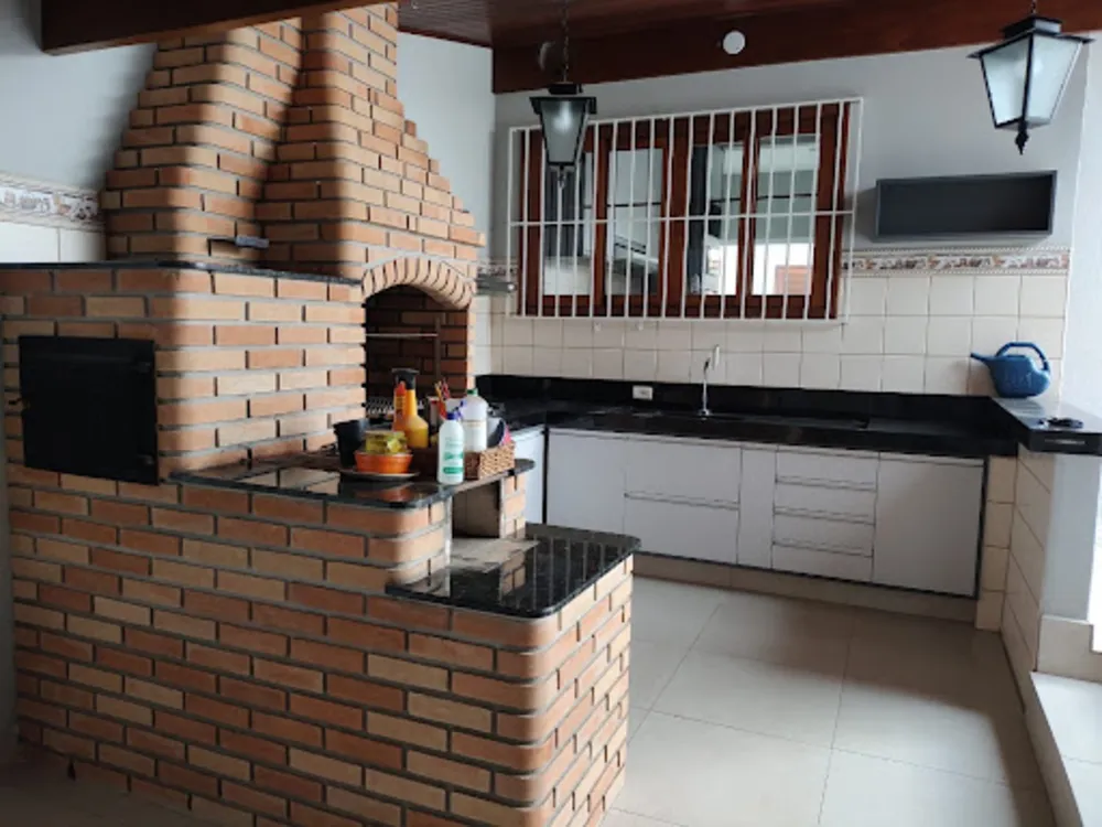 Casa, 3 quartos, 222 m² - Foto 1