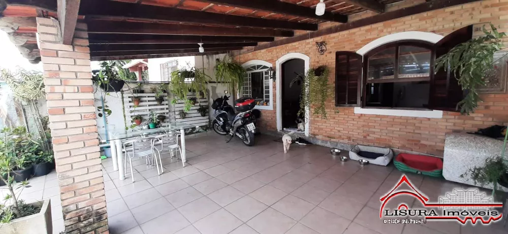 Casa à venda com 4 quartos, 300m² - Foto 4