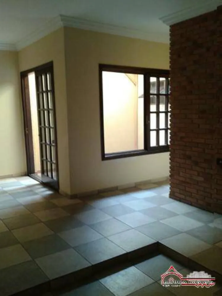 Casa, 3 quartos, 242 m² - Foto 1