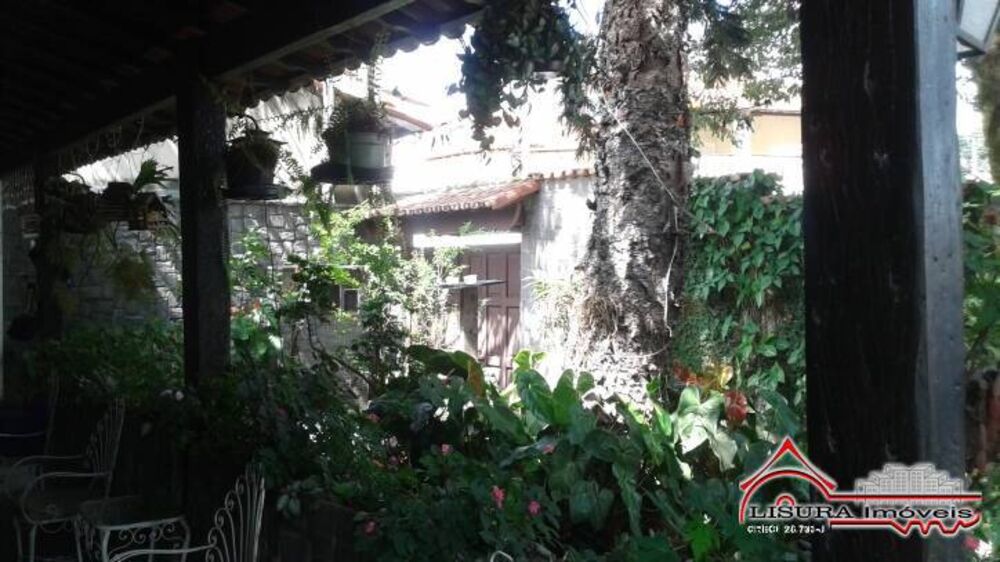 Casa à venda com 3 quartos, 216m² - Foto 3
