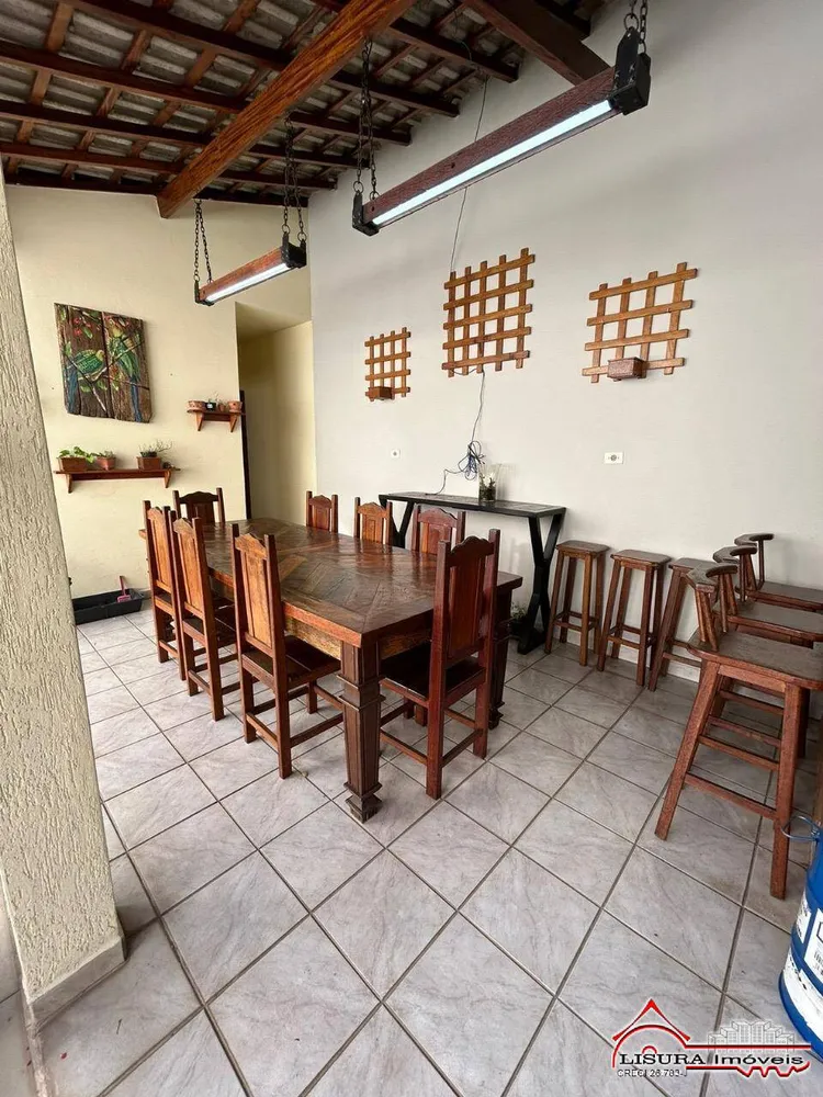 Casa, 4 quartos, 220 m² - Foto 1
