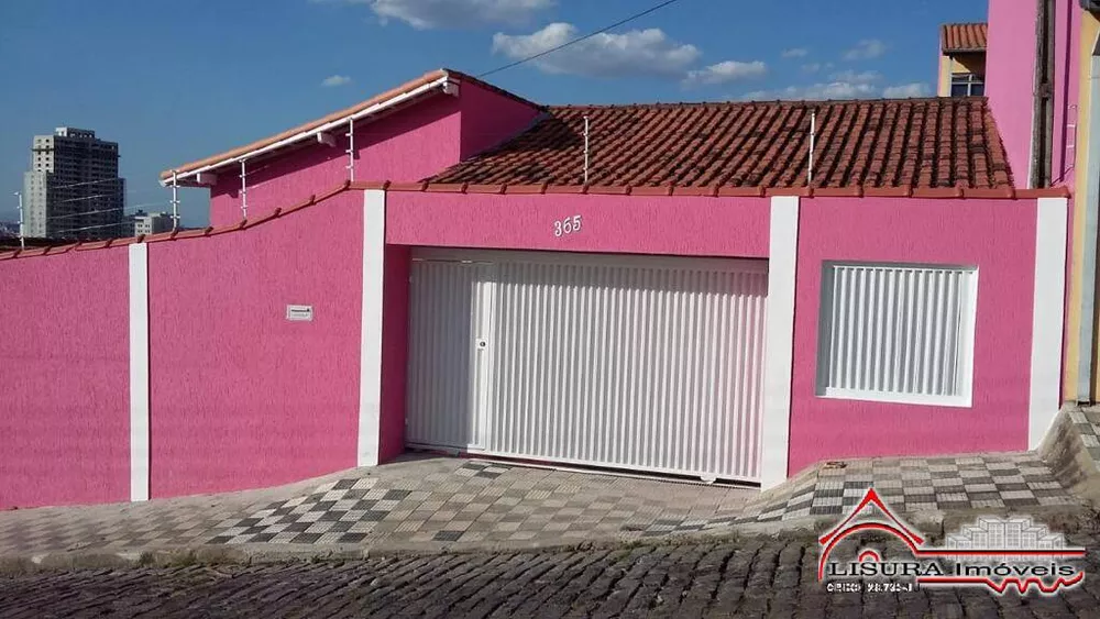 Casa à venda com 3 quartos, 204m² - Foto 1