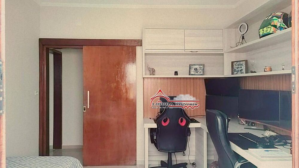 Casa à venda com 3 quartos, 200m² - Foto 2
