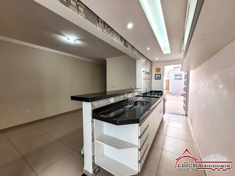Casa à venda com 2 quartos, 90m² - Foto 2